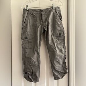 Juniors grey cargo capri pants